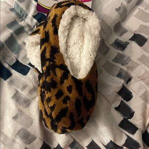 Leopard Print Fuzzy Slippers